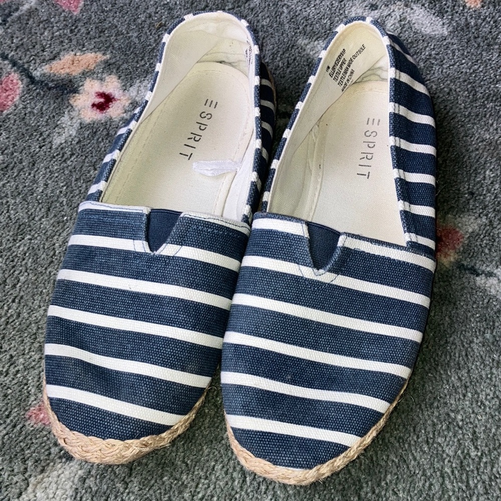 Espirt shoes size 11 striped navy blue & white EUC canvas style shoes